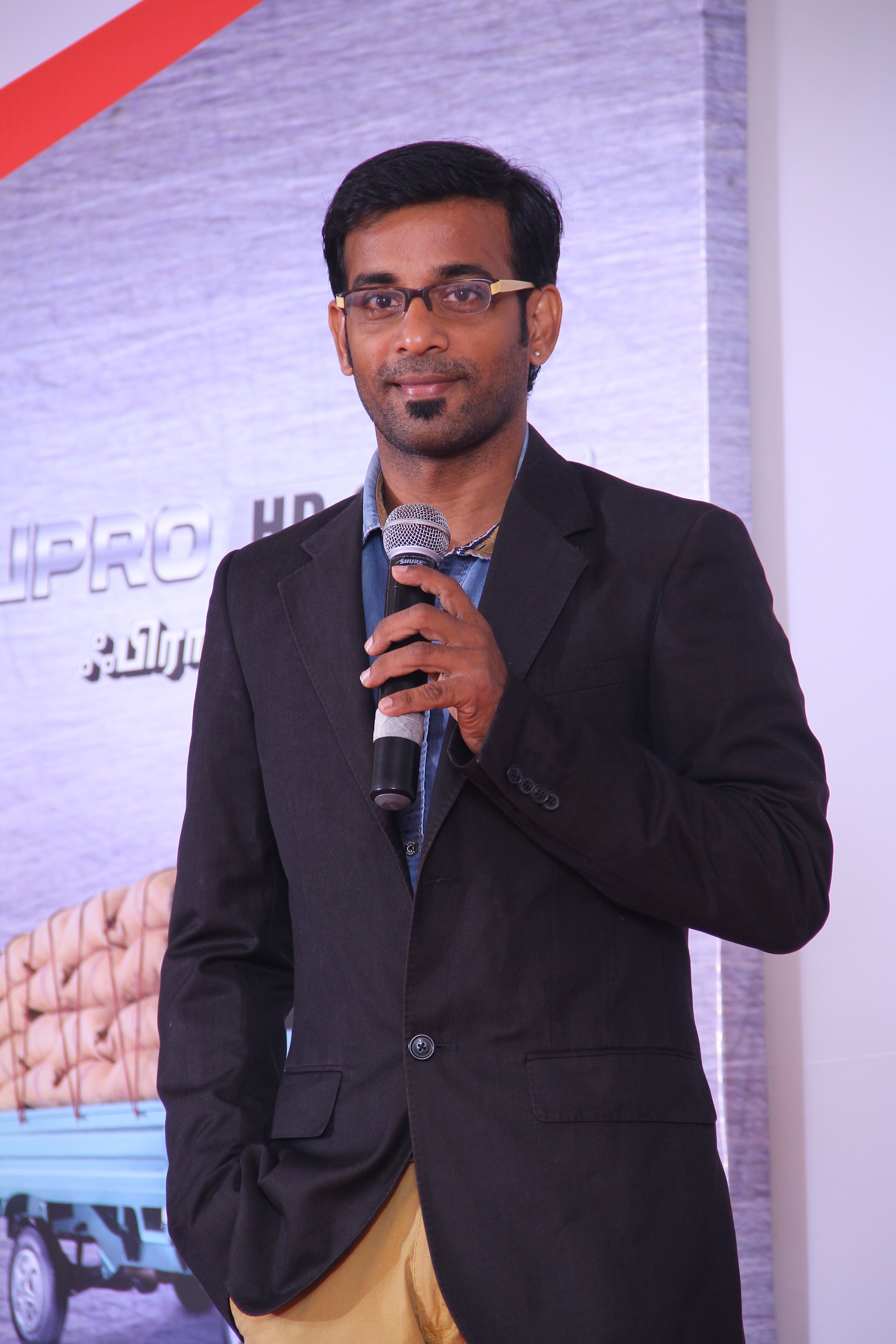 Chennai Male MC Thamizharasan hosting Corporate Product Launch Event Chennai Male MC Thamizharasan hosting Corporate Product Launch Event